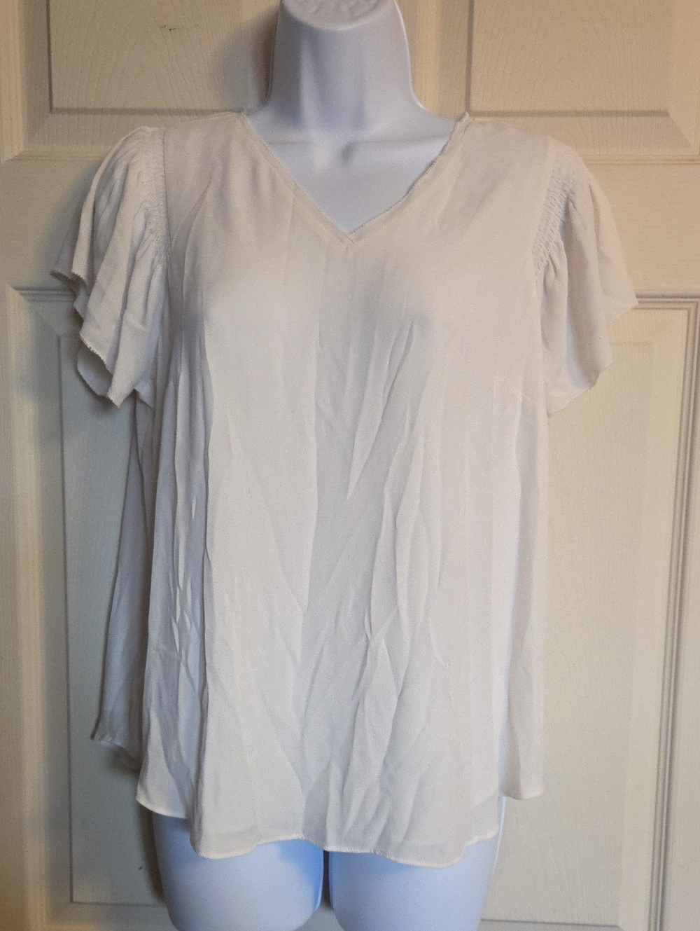 Ann Taylor Petite Elegant Cream V-Neck Blouse Size Medium